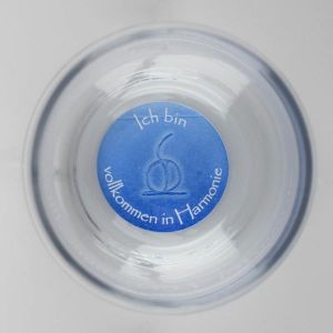 Becher Mythos in Harmonie mit Affirmation